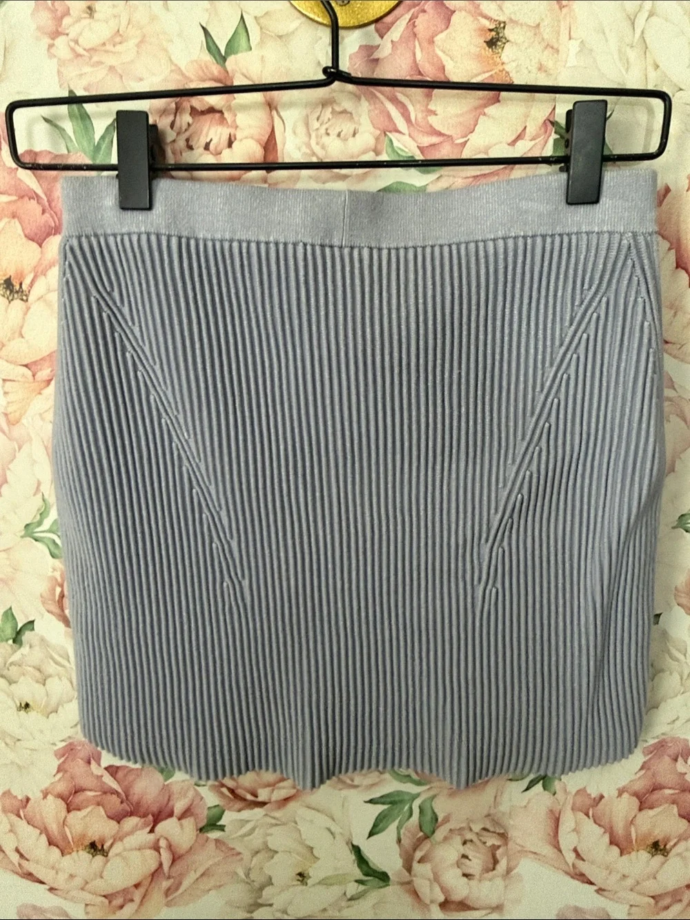 EUC Alo Yoga Denim Knit High-Waist Skirt Winter Frost size XS/S Built in Shorts